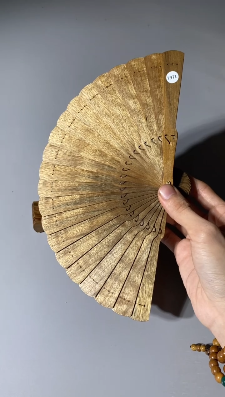 【闪购商品】金丝楠木雕197号15cm金丝楠木小叶桢楠扇子