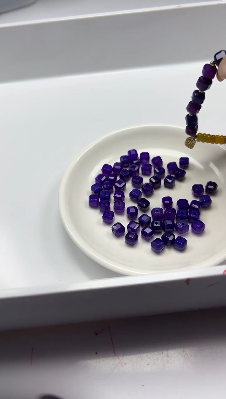 玛瑙/玉髓颈饰未镶嵌w43舒俱来方糖7*7mm*20颗