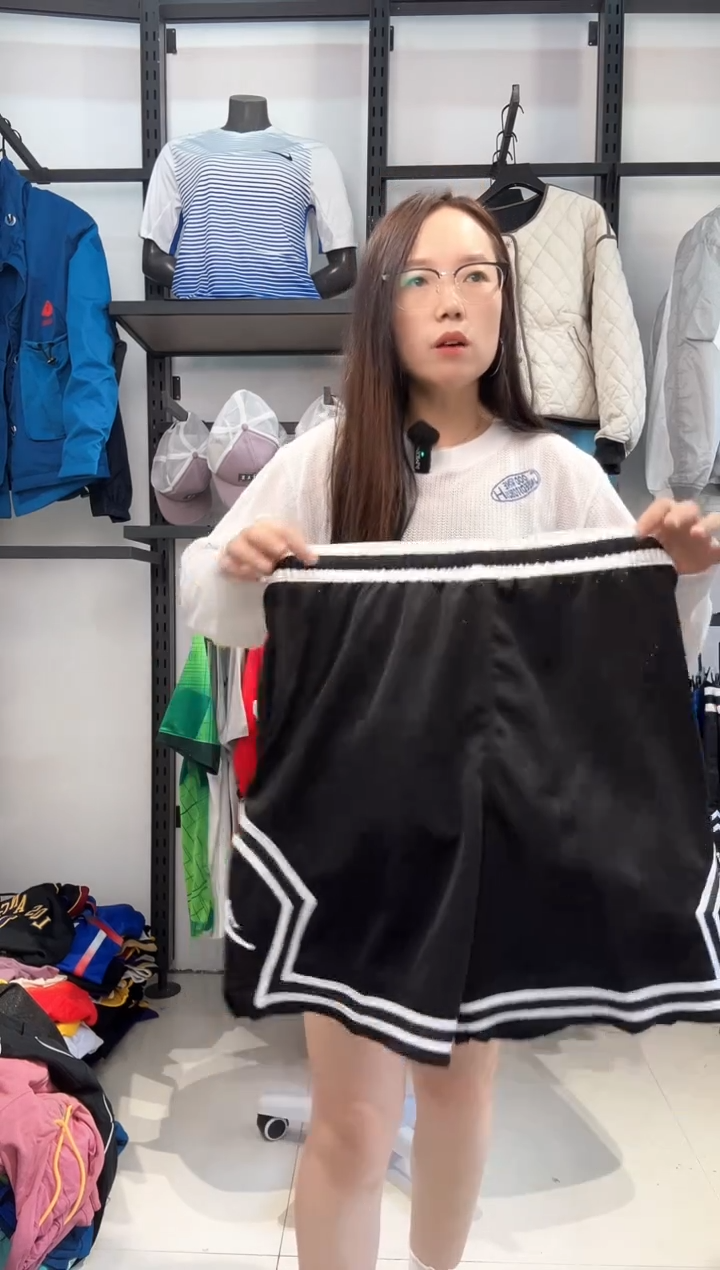 2467   编码  耐克卫衣服饰过款为准 尺码