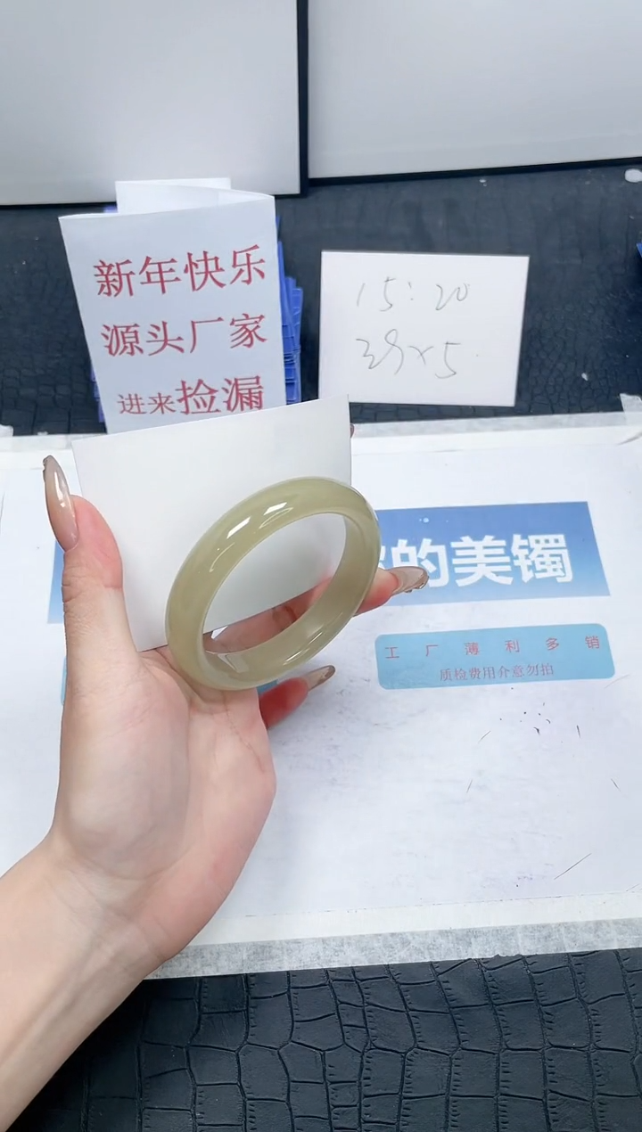 【闪购商品】石英质玉手镯未镶嵌Y7-60