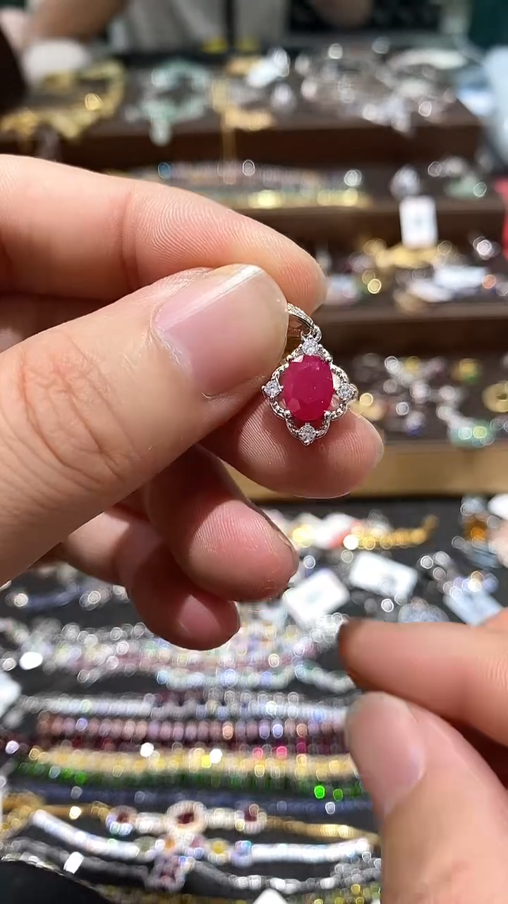 【闪购商品】红宝石颈饰银S925镶嵌吊坠