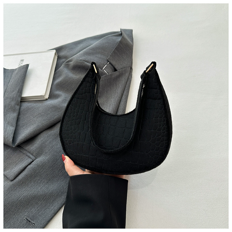 小众设计包包夏日高级质感手提包女新款时尚通勤潮流单肩包腋下包