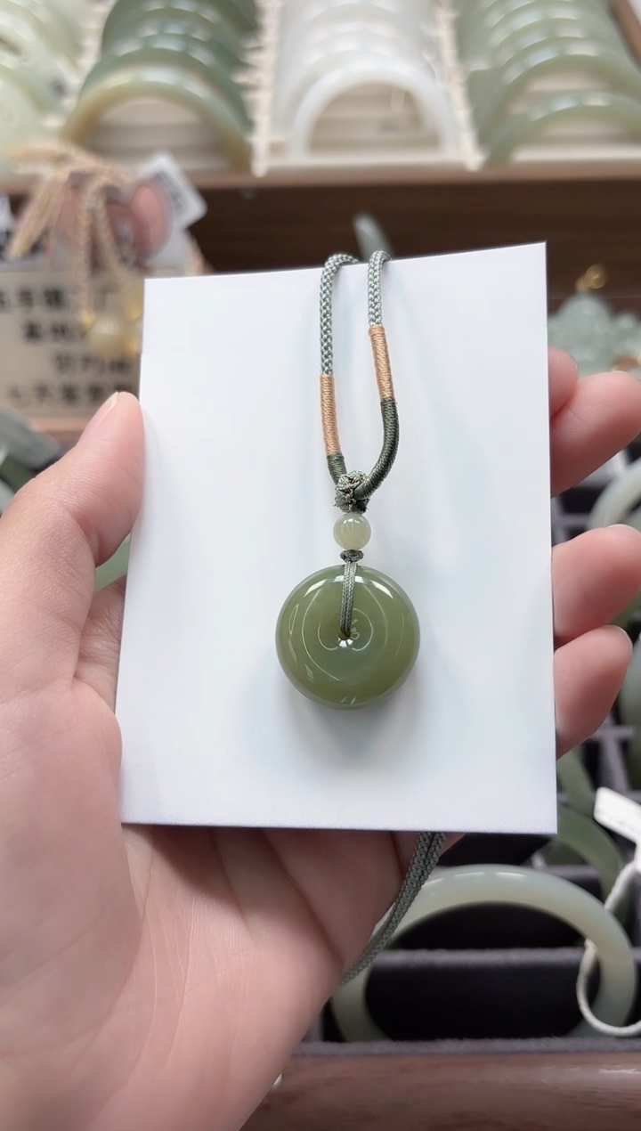 毛衣链未镶嵌和田玉牛油果平安扣毛衣链