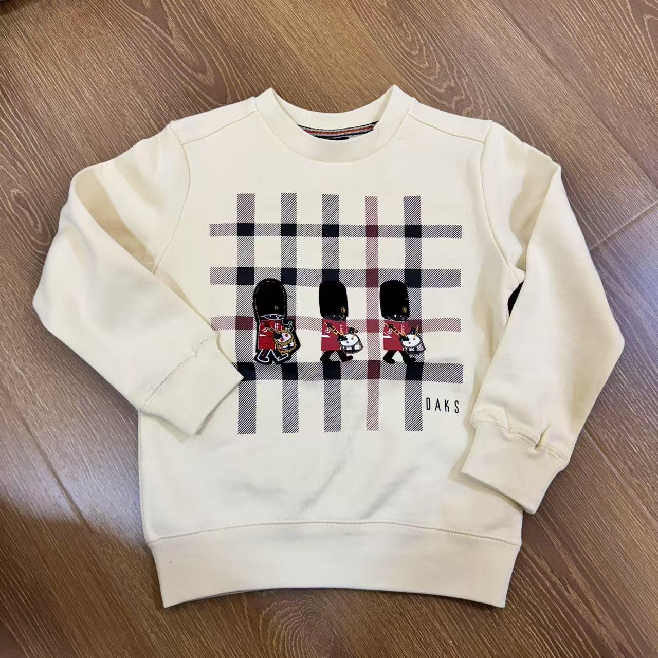 dak家 大兵吹乐器 米黄色卫衣 