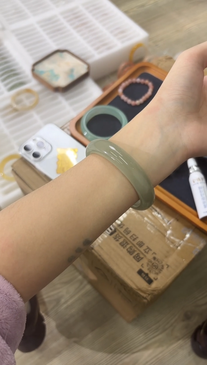 未镶嵌手镯石英质玉104-57D
