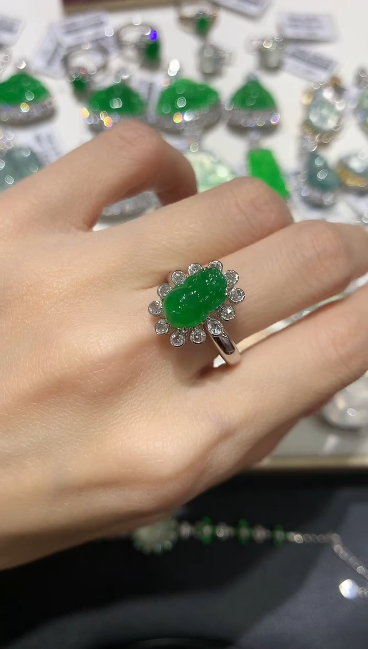 【闪购商品】翡翠吊坠(不含链)18K金镶嵌团购2