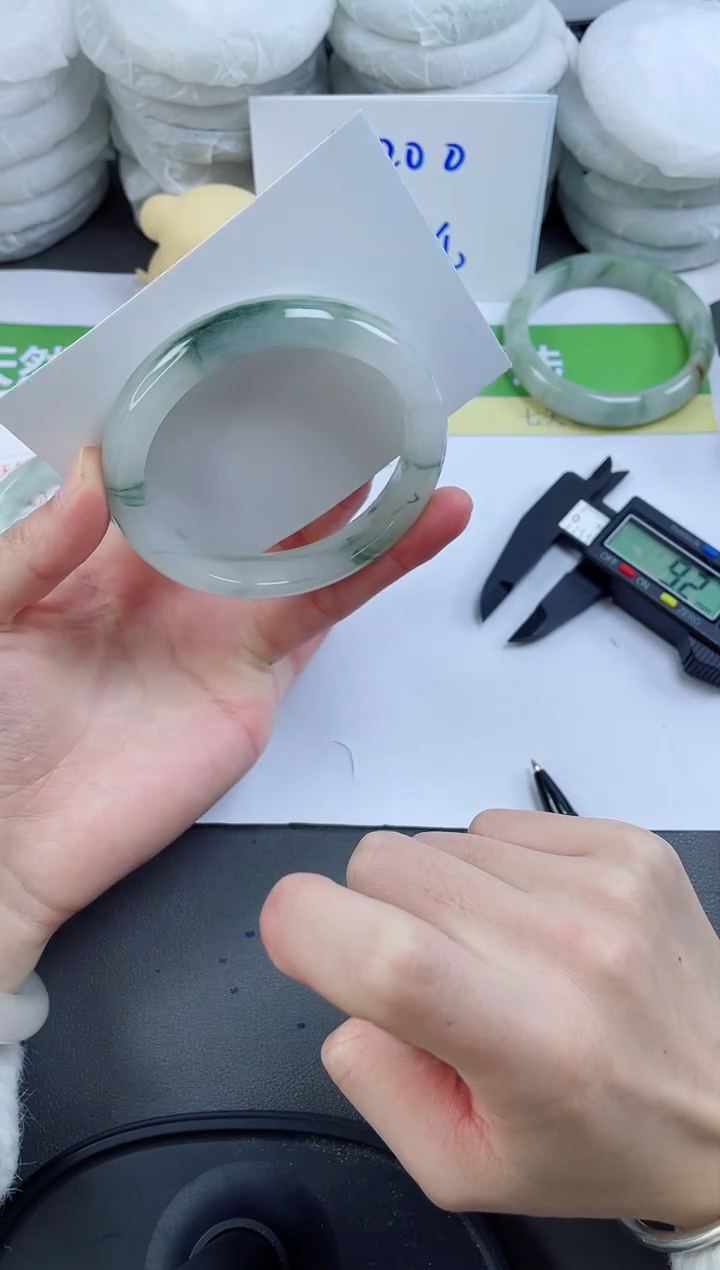 【闪购商品】石英质玉手镯未镶嵌32-60.8