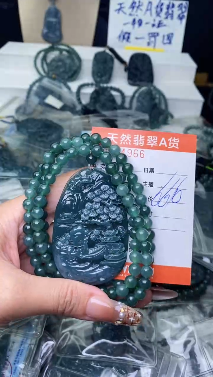 【闪购商品】翡翠颈饰未镶嵌··········