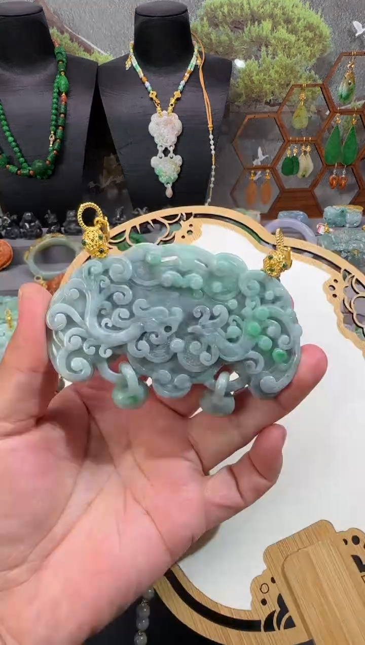 【闪购商品】翡翠颈饰未镶嵌牌子