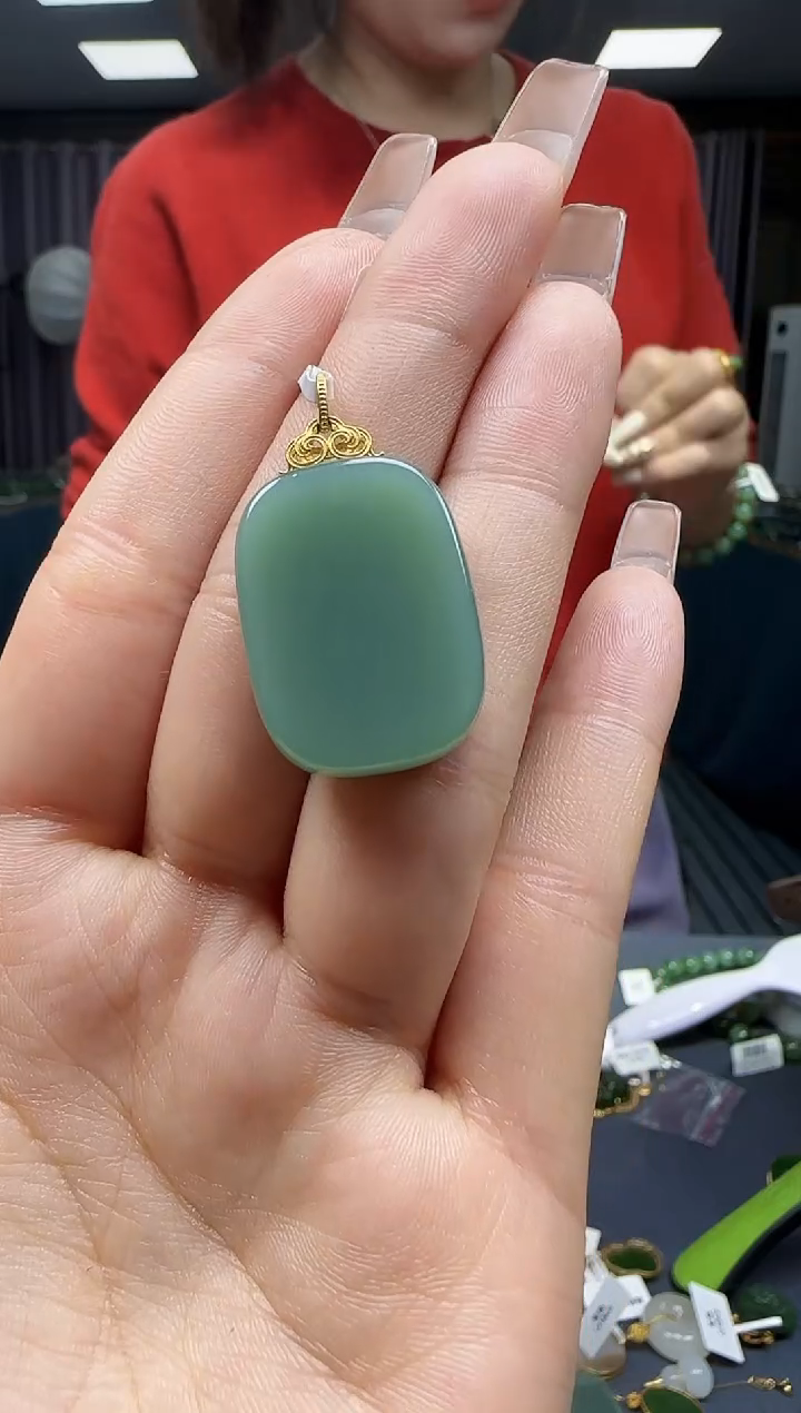 【闪购商品】和田玉挂件18K金镶嵌1