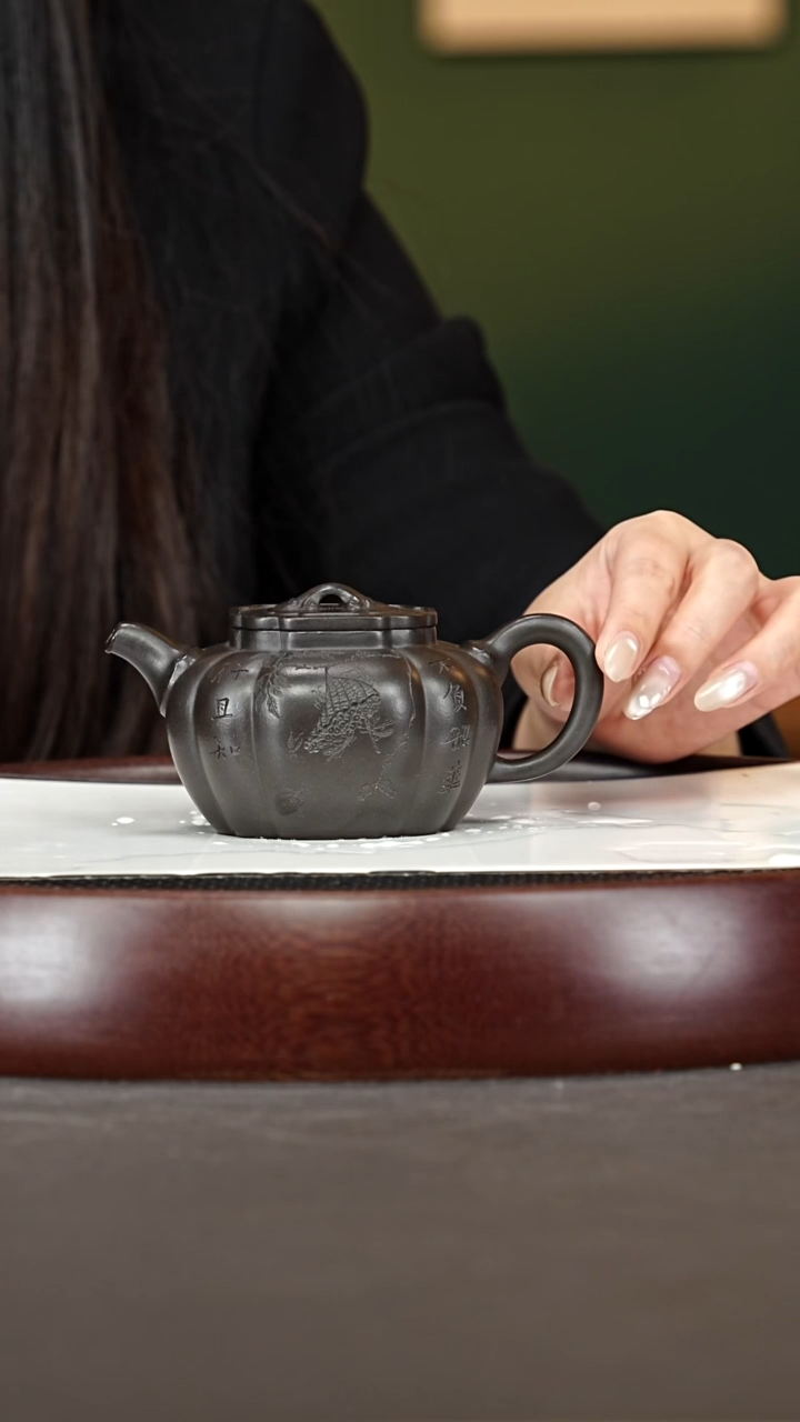 茶壶紫砂95HH椭圆菱花 甲级老皮青200cc