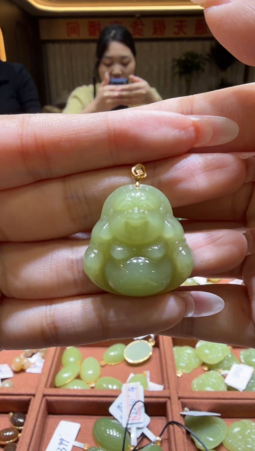 颈饰18K金镶嵌和田玉挂件