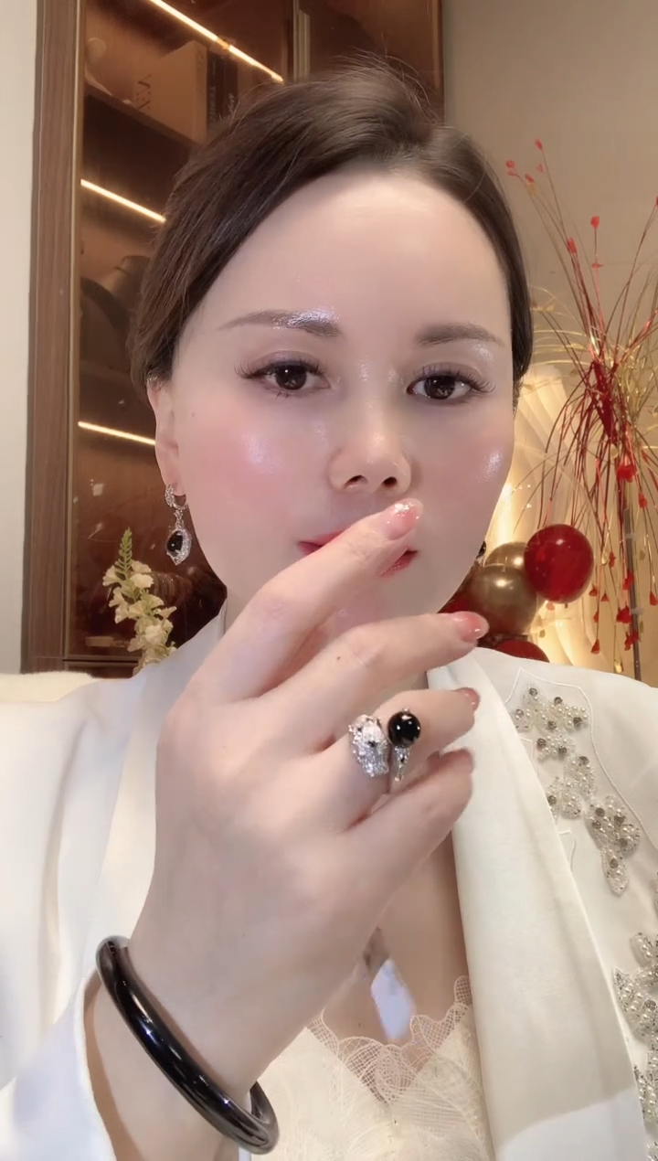 【闪购商品】翡翠戒指18K金镶嵌Q16     