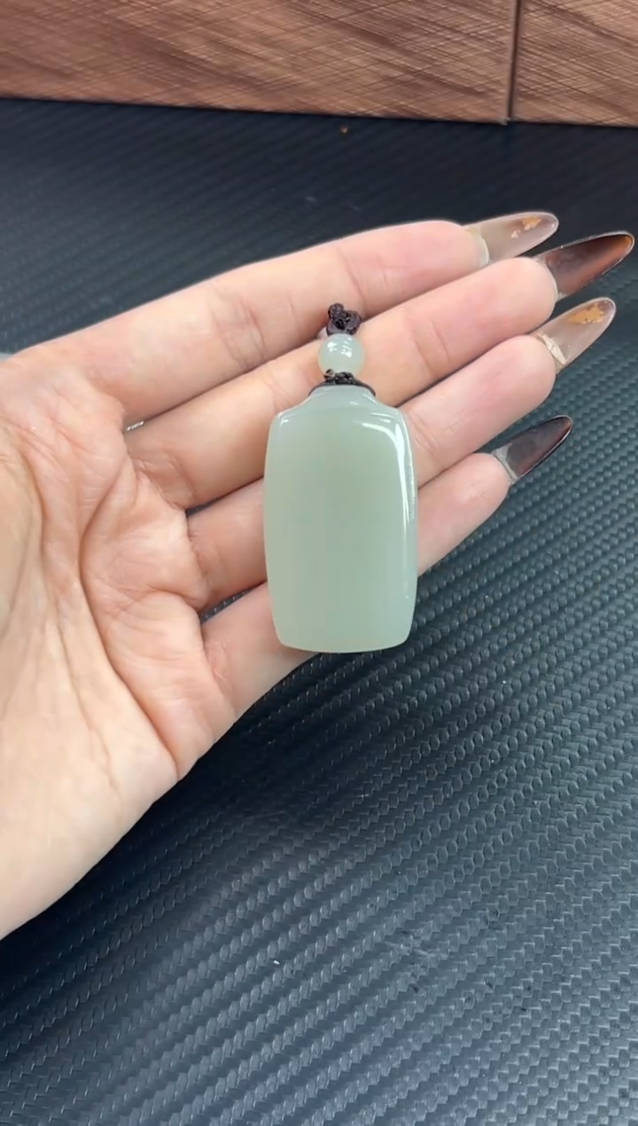 吊坠(赠链)未镶嵌和田玉且末近矿微色差s