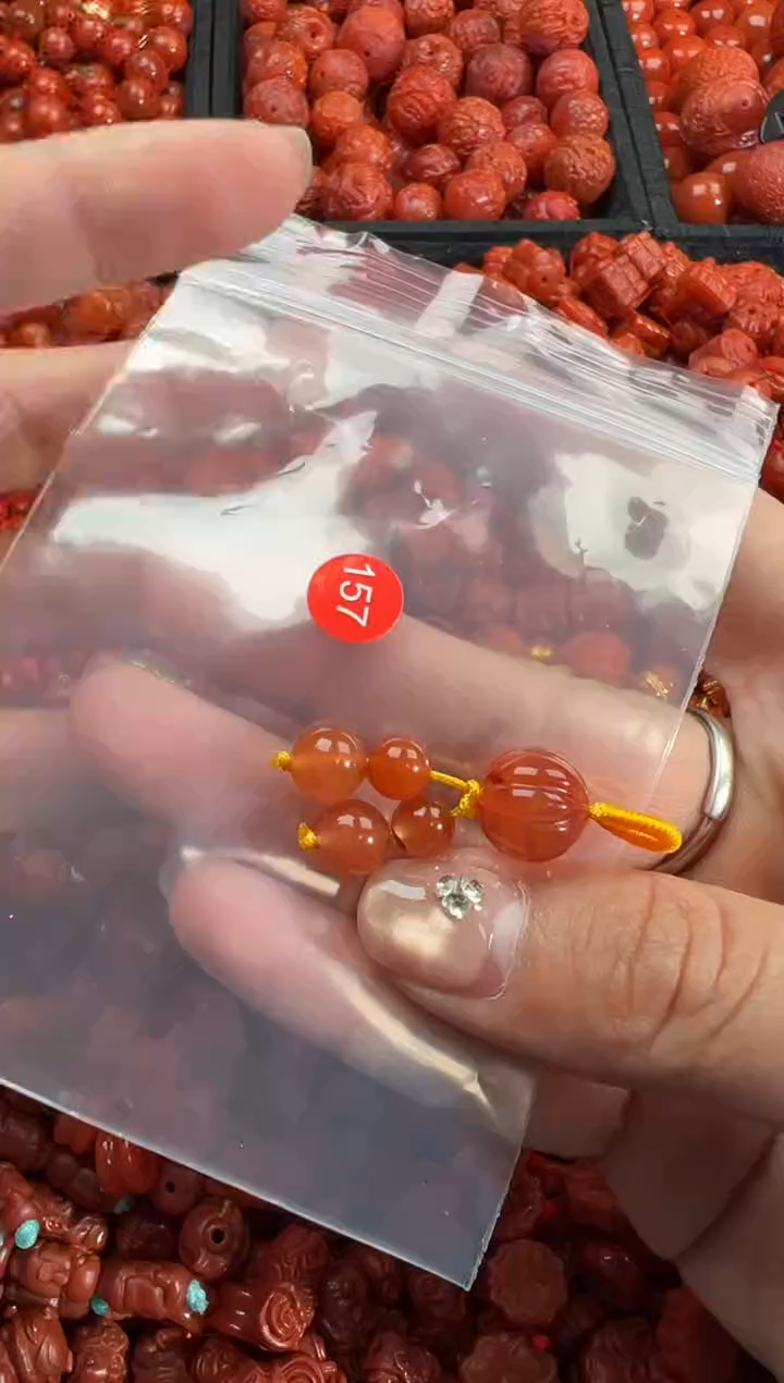 南红玛瑙未镶嵌颈饰1