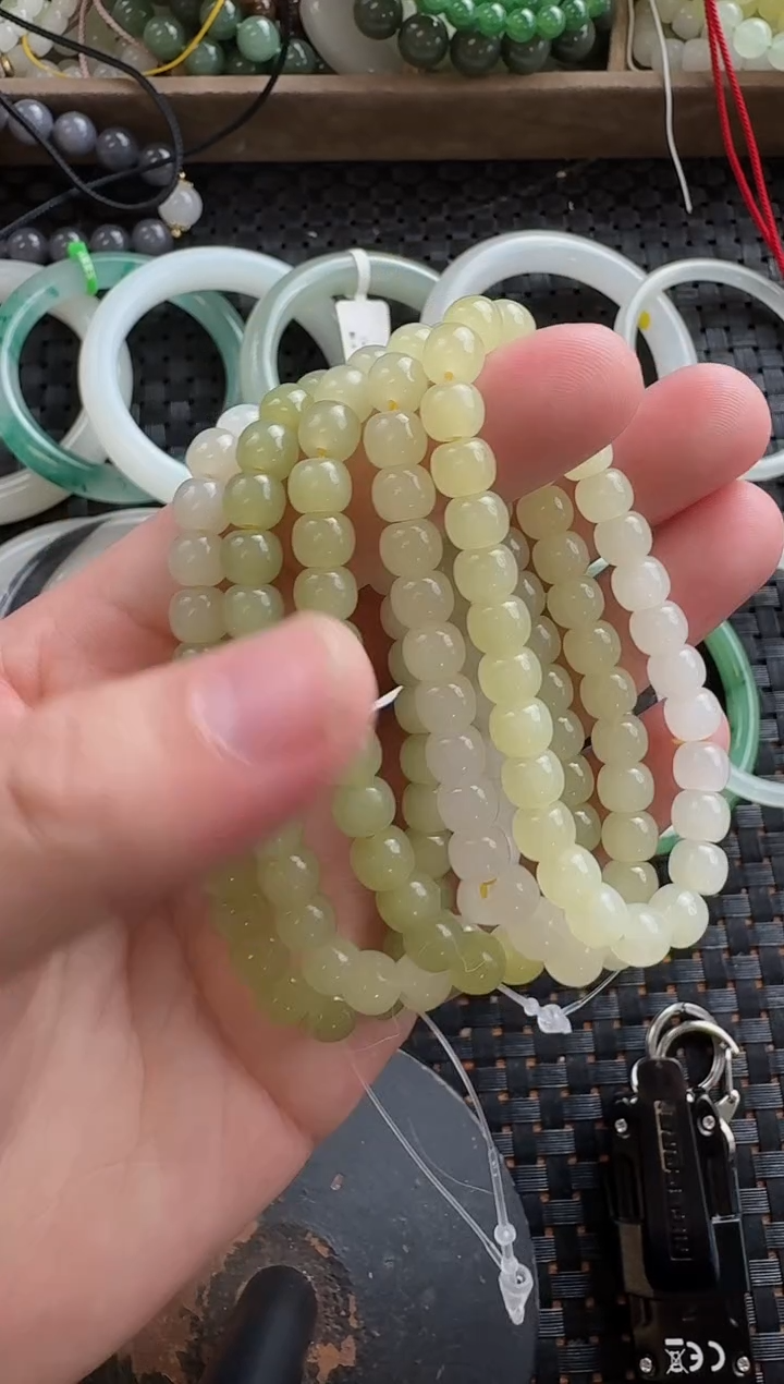 颈饰未镶嵌和田玉黄玉老型渐变色（多样性发货拍一发一）