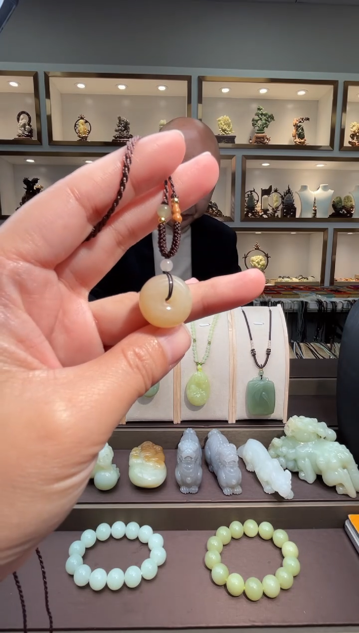 颈饰未镶嵌和田玉苏