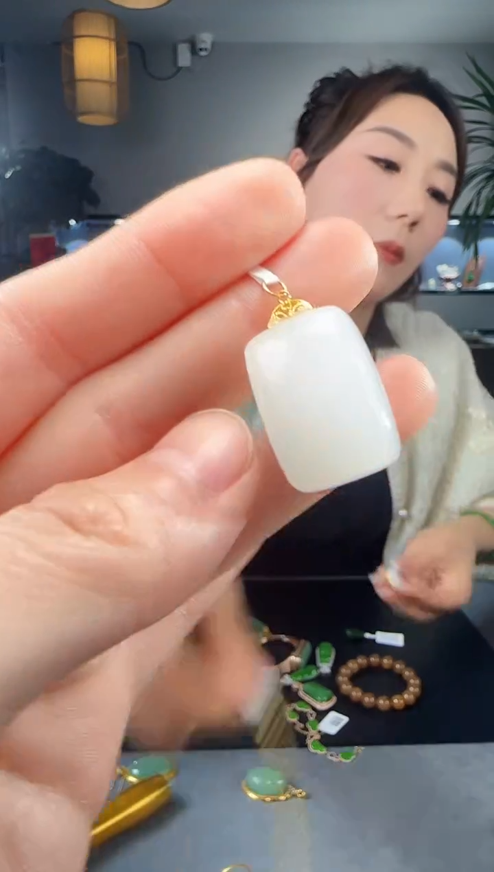 【闪购商品】和田玉吊坠(不含链)18K金镶嵌1