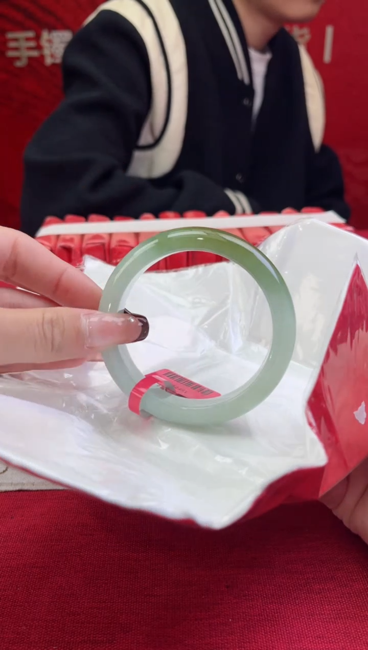 【闪购商品】翡翠手镯未镶嵌18翡翠手镯