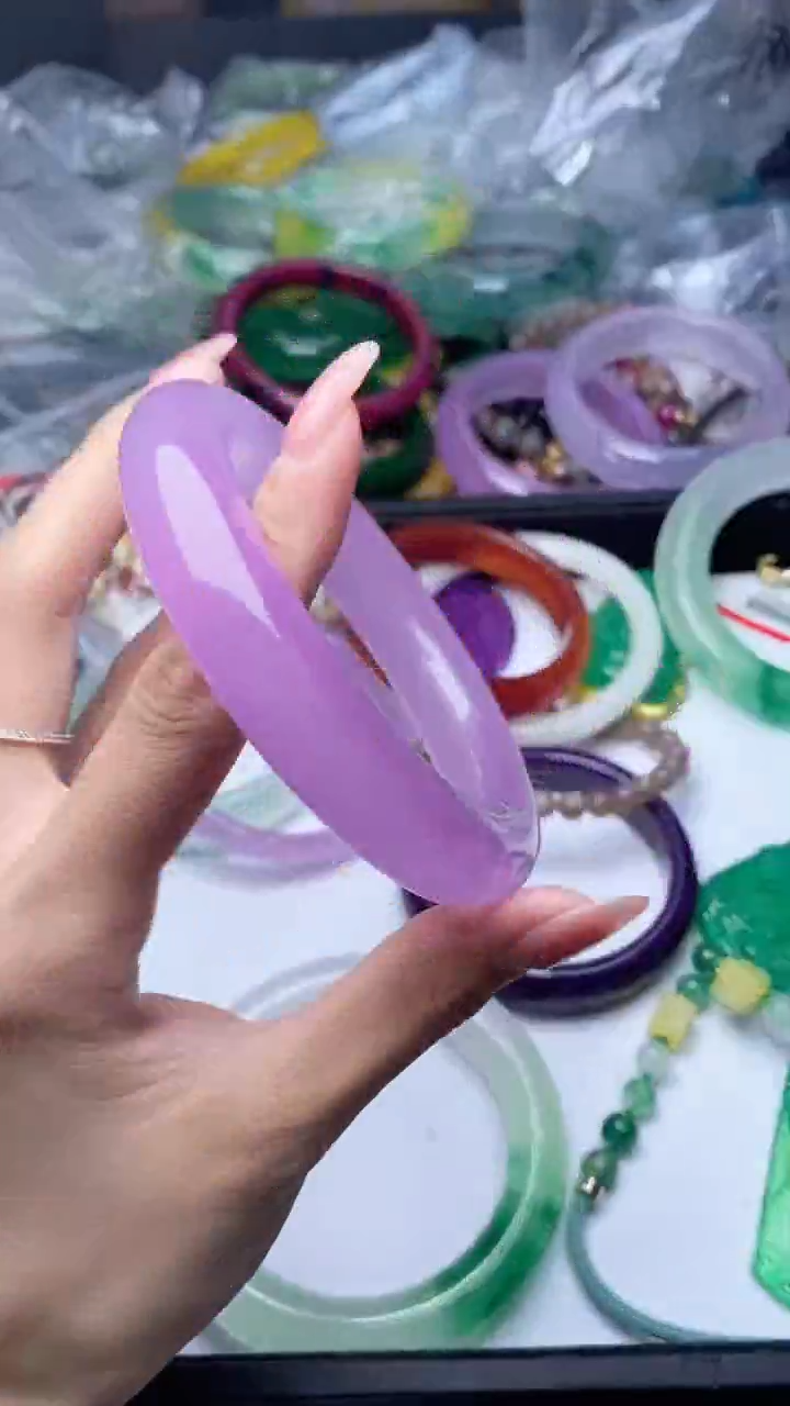 翡翠手镯未镶嵌136卡60