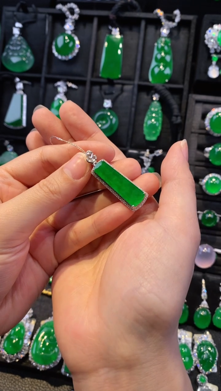 【闪购商品】翡翠颈饰18K金镶嵌无事牌吊坠4120411