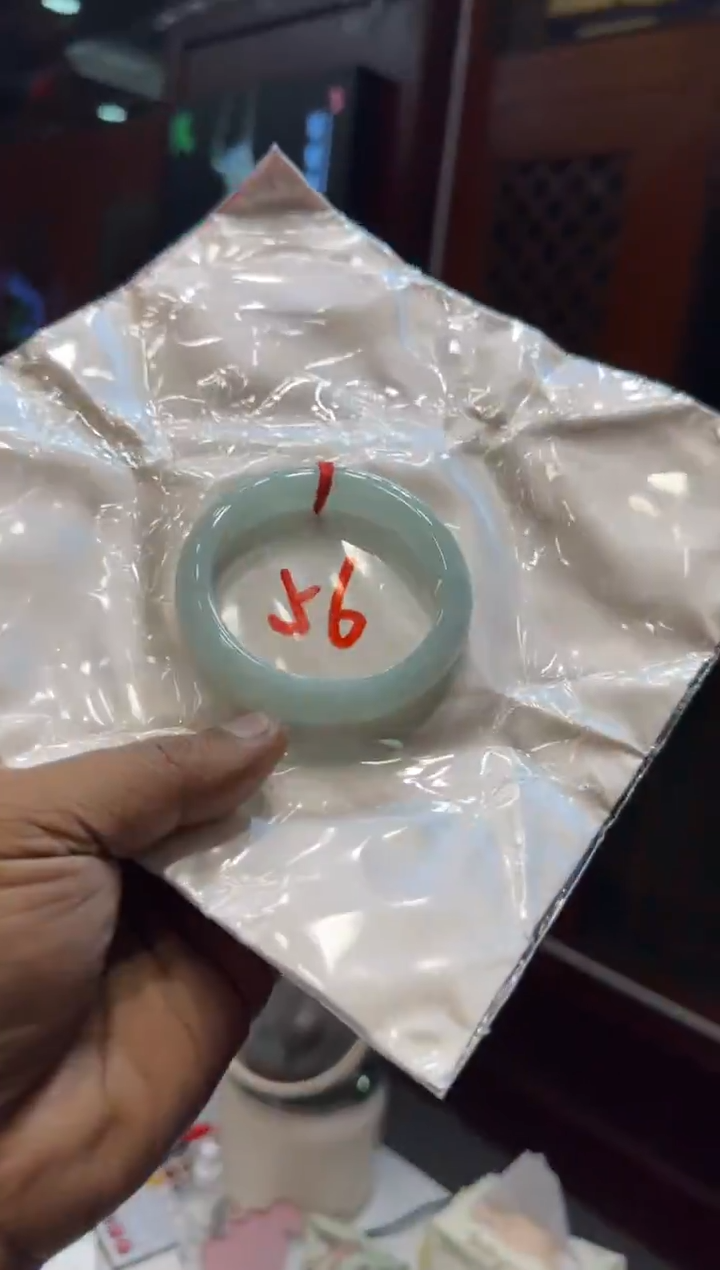 未镶嵌手镯翡翠手镯