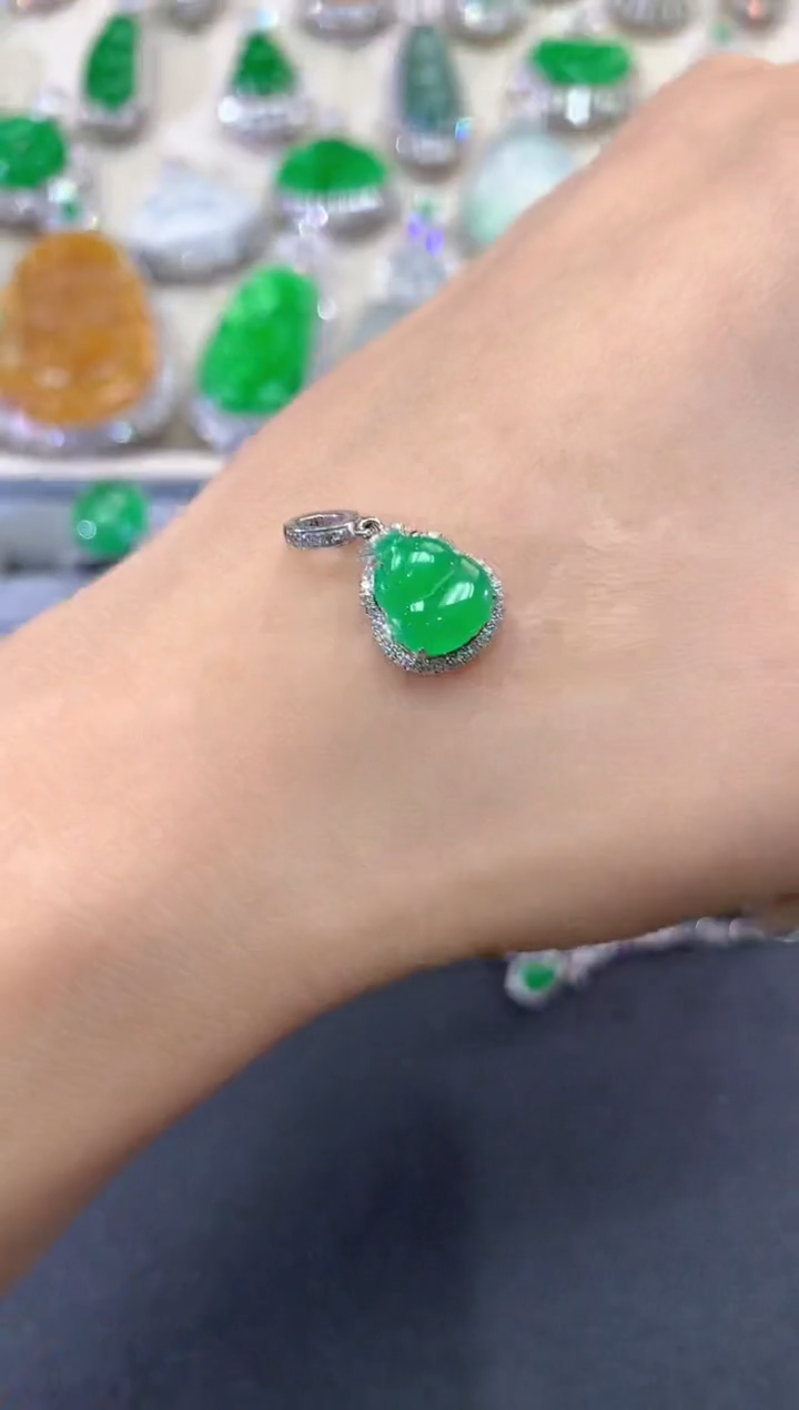 【闪购商品】翡翠吊坠(不含链)18K金镶嵌q70