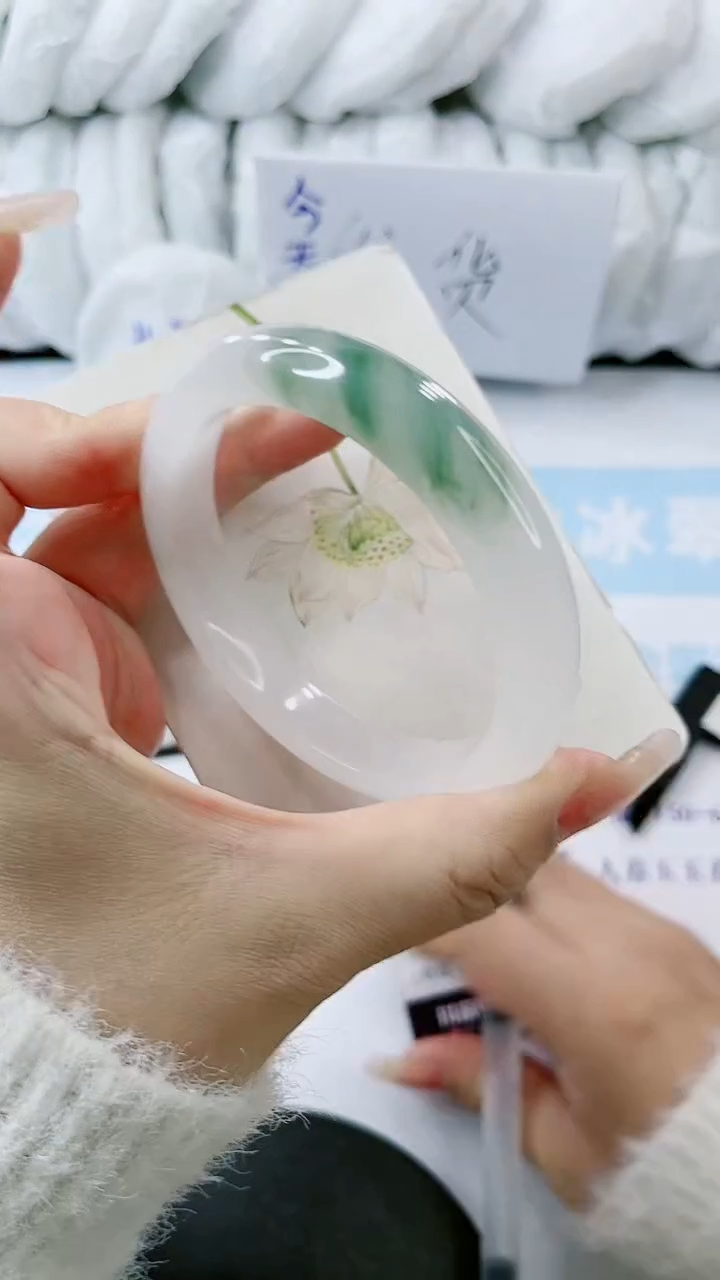 【闪购商品】石英质玉手镯合金多样性发货V110