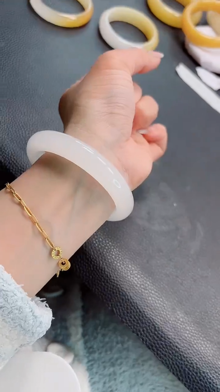 【闪购商品】石英质玉未镶嵌手镯586