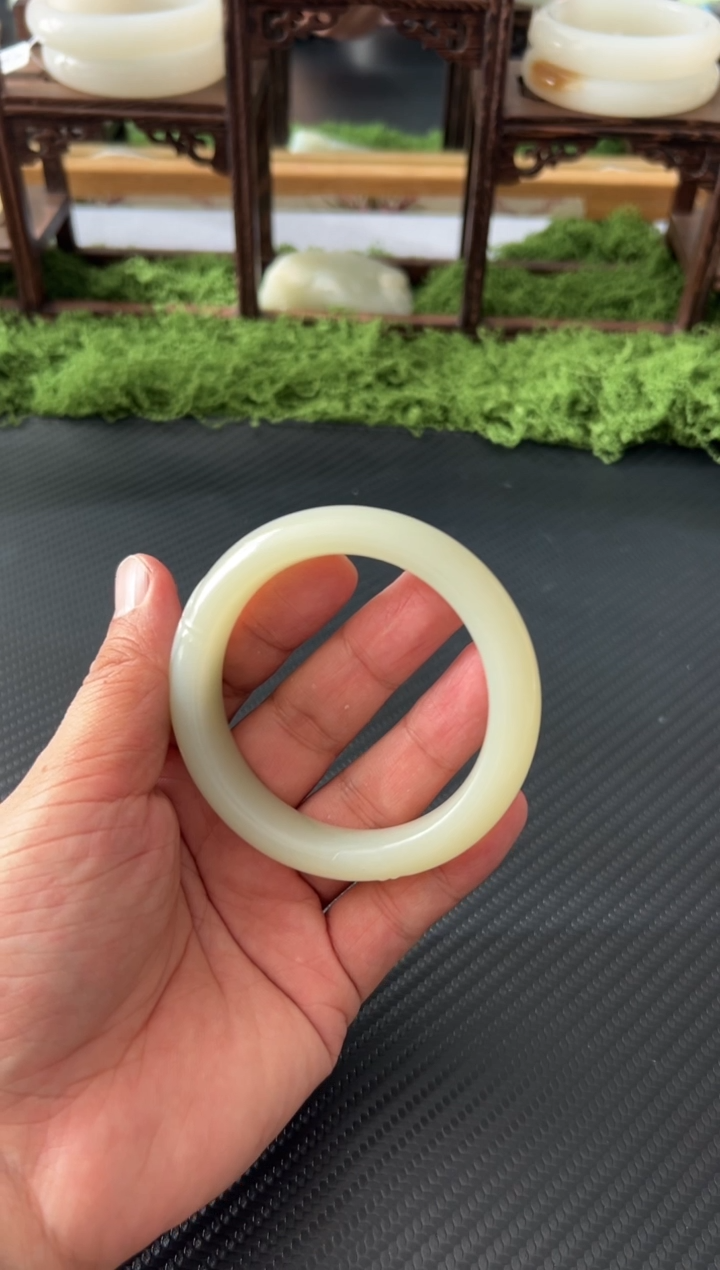 未镶嵌手镯和田玉且末微色差迪克兰58