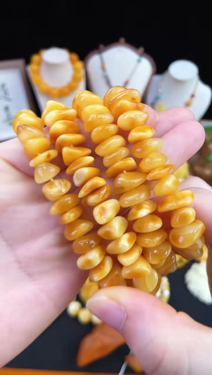 琥珀未镶嵌珠宝奇石多样性发其一