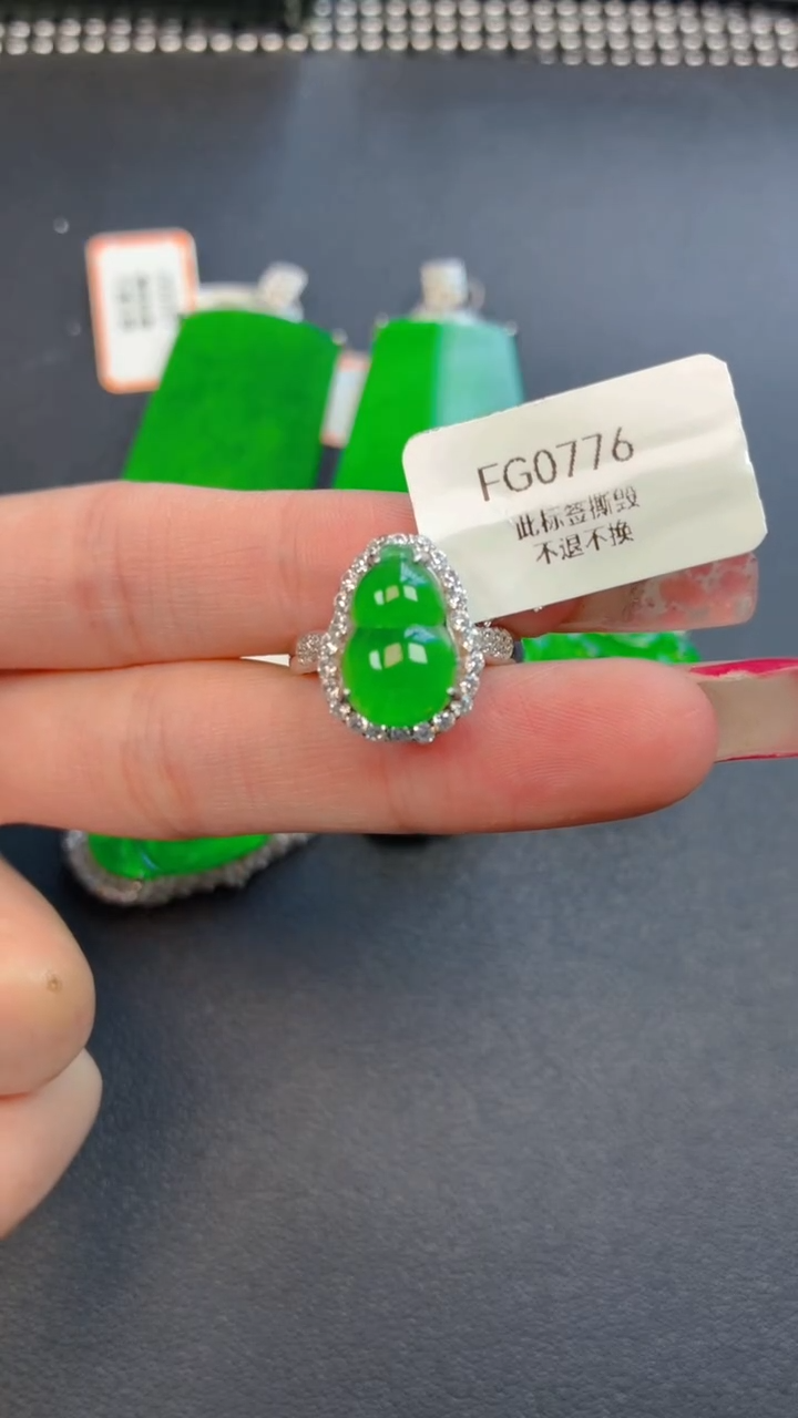 颈饰银S925镶嵌翡翠戒指