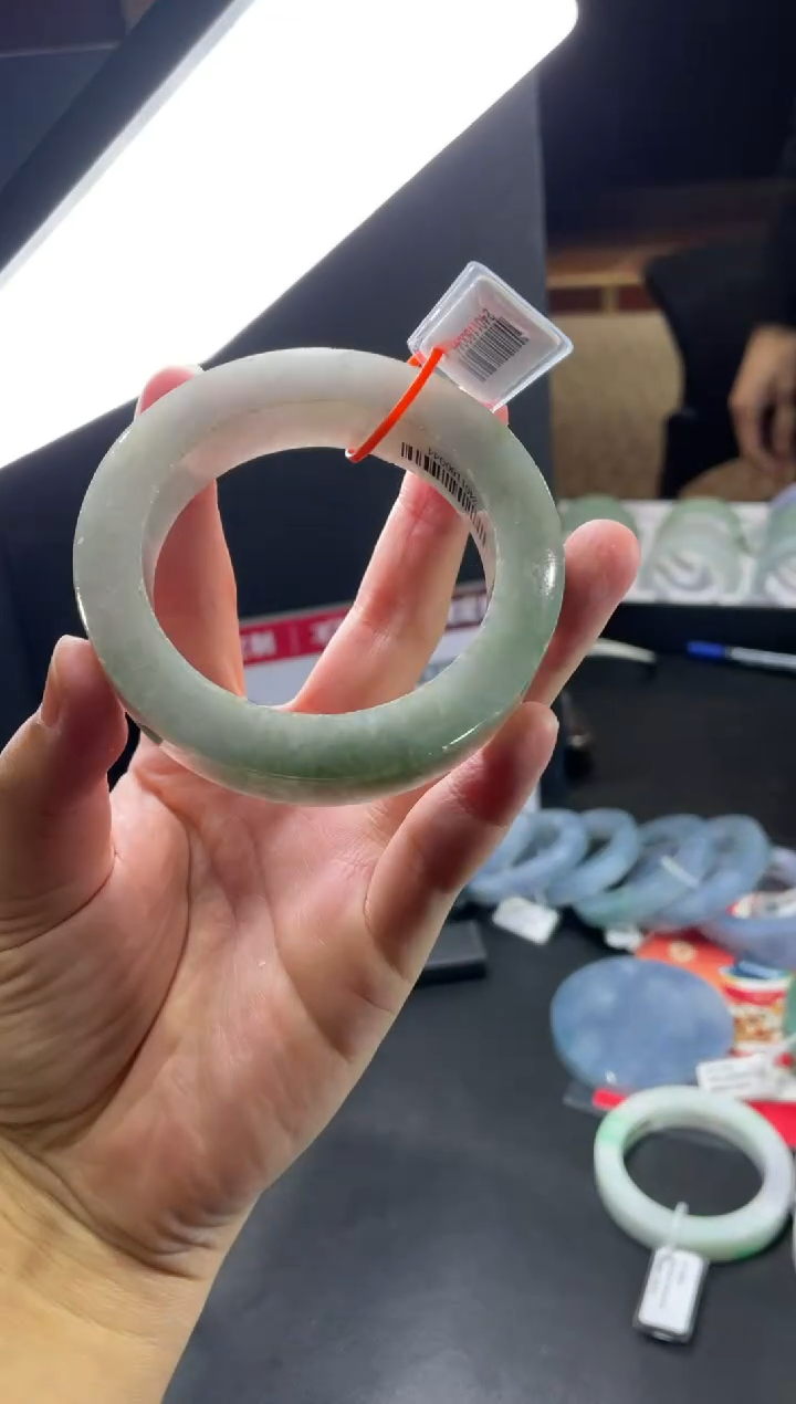 【闪购商品】定制翡翠手镯未镶嵌手镯DDH/发一件
