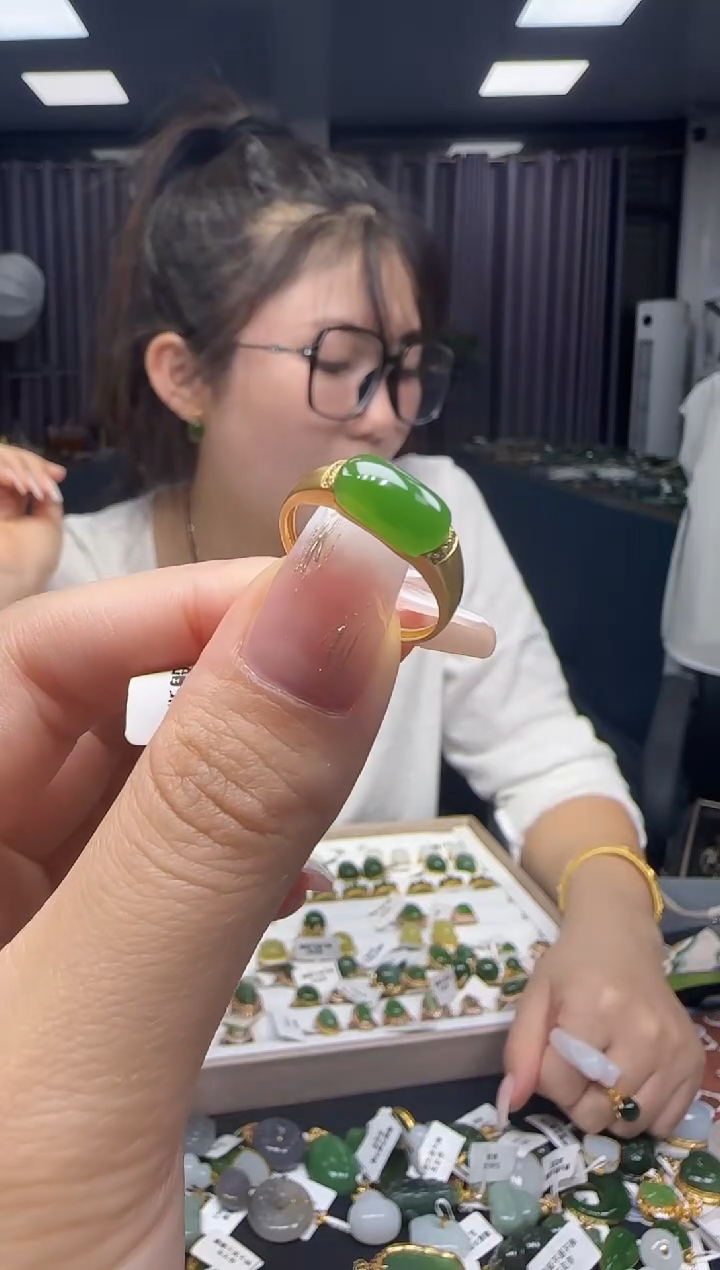 和田玉戒指18K金镶嵌1