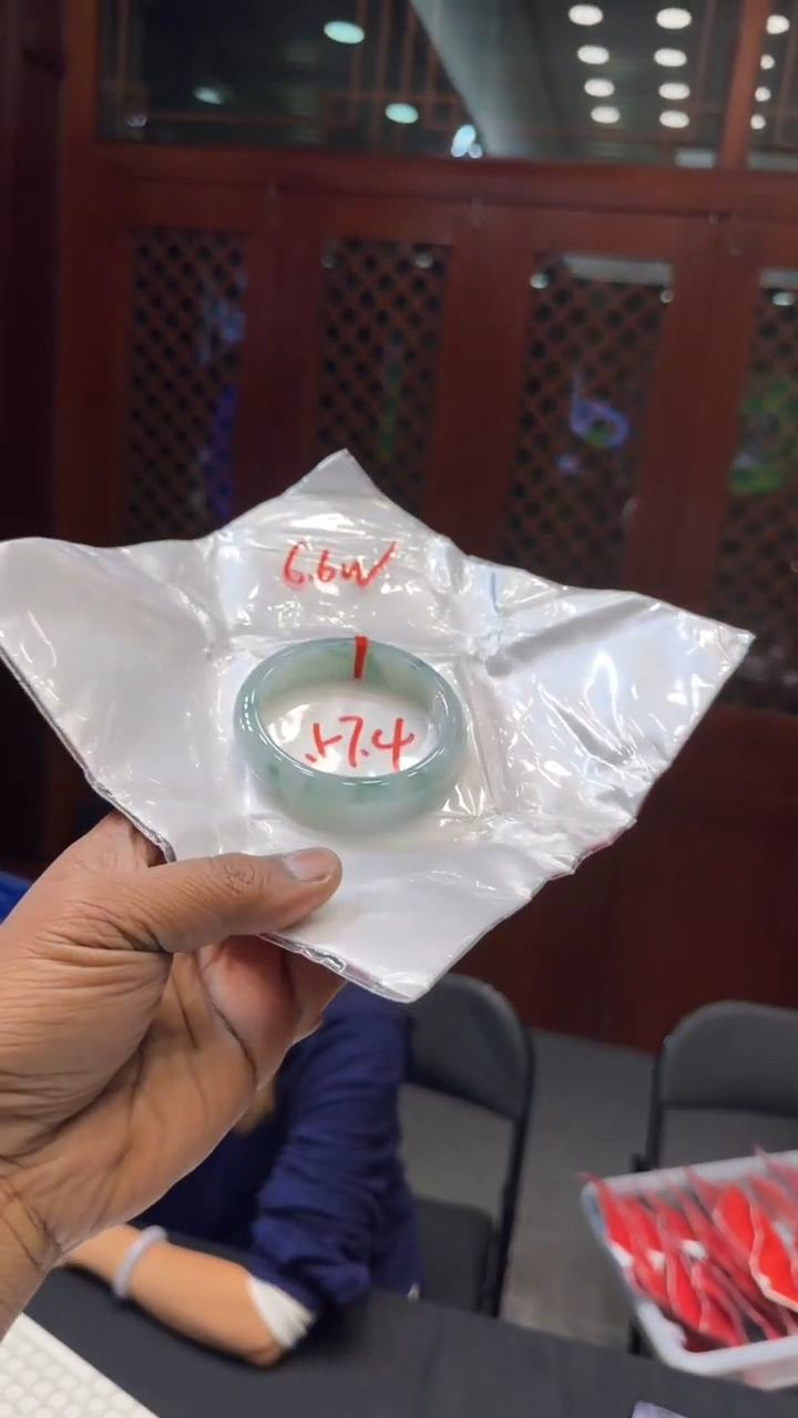 【闪购商品】翡翠手镯未镶嵌手镯