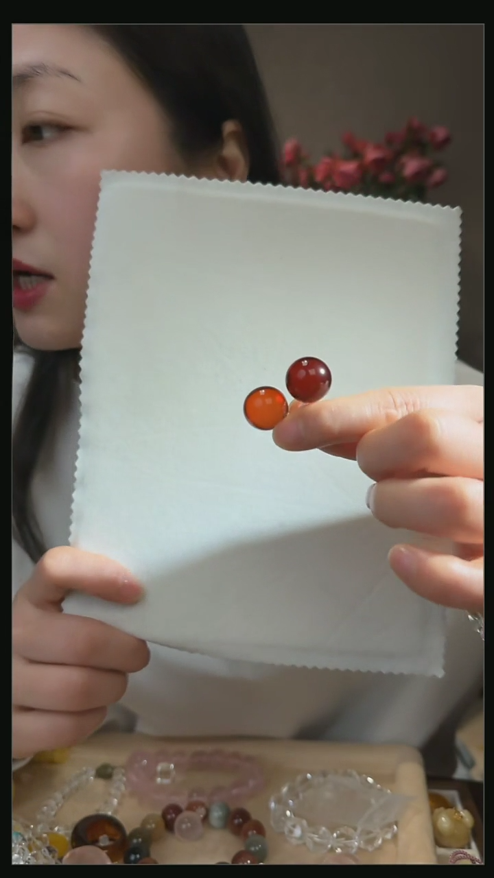 【闪购商品】血珀耳钉18K金镶嵌天然血珀耳钉