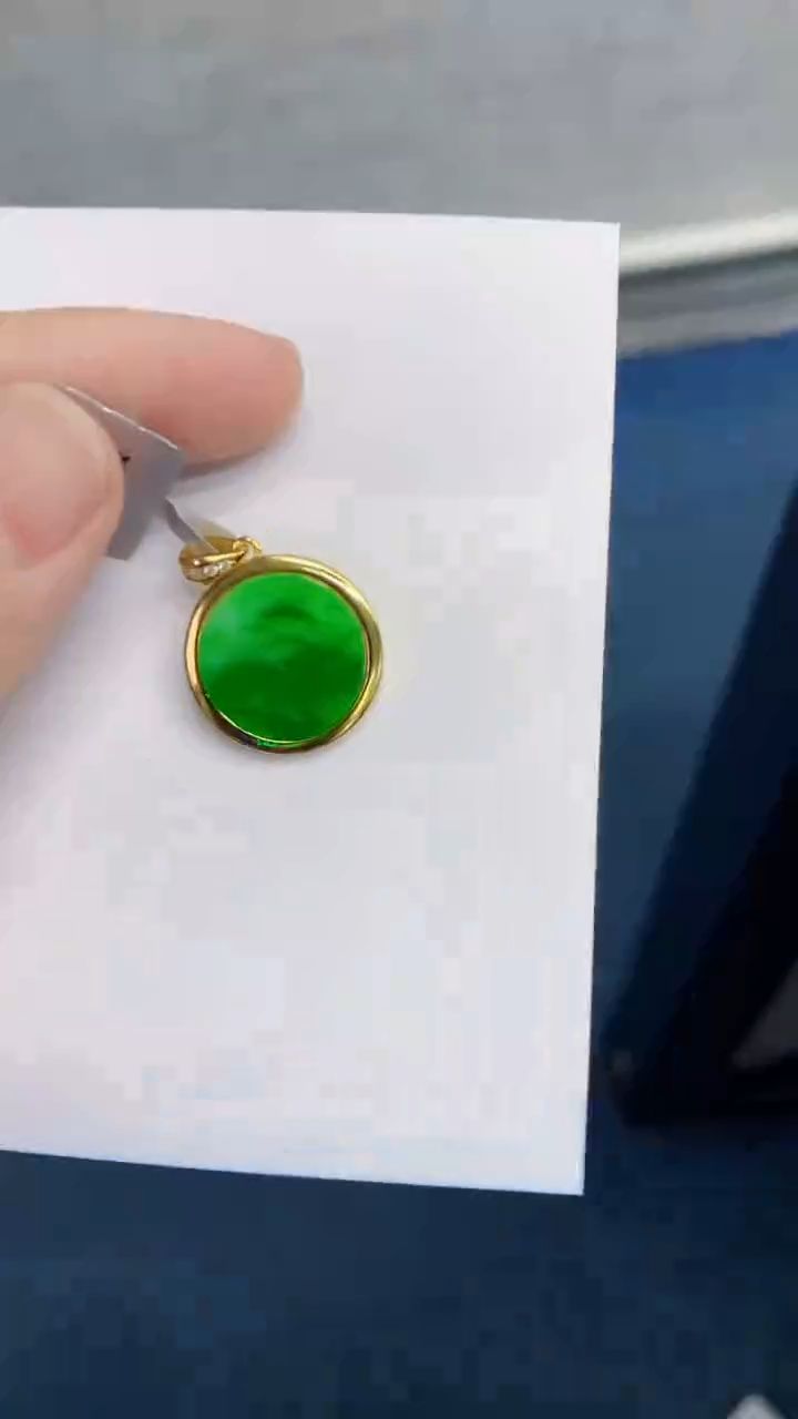 翡翠未镶嵌颈饰             1