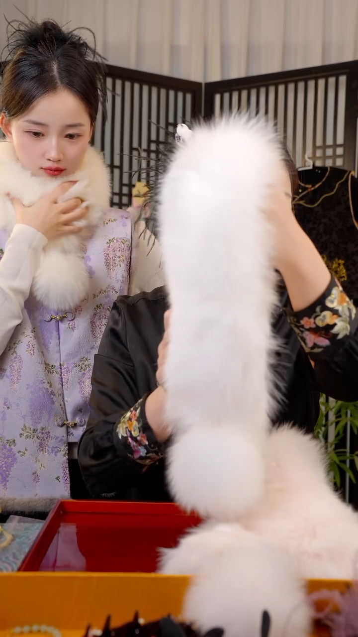 刺绣白色 狐狸毛獭兔毛毛领子