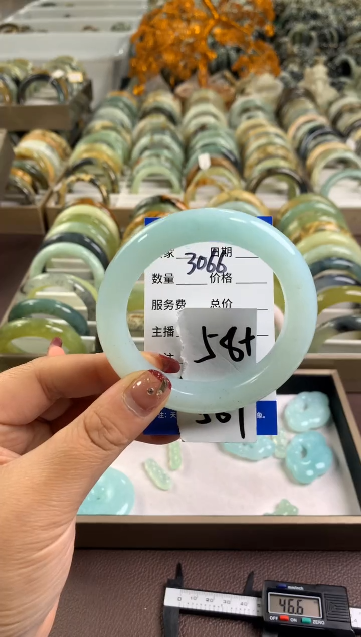 【闪购商品】蛇纹石玉手镯未镶嵌3066