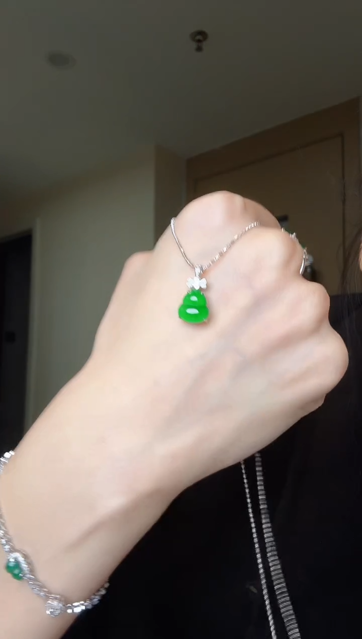 【闪购商品】翡翠吊坠(不含链)18K金镶嵌天然翡翠吊坠