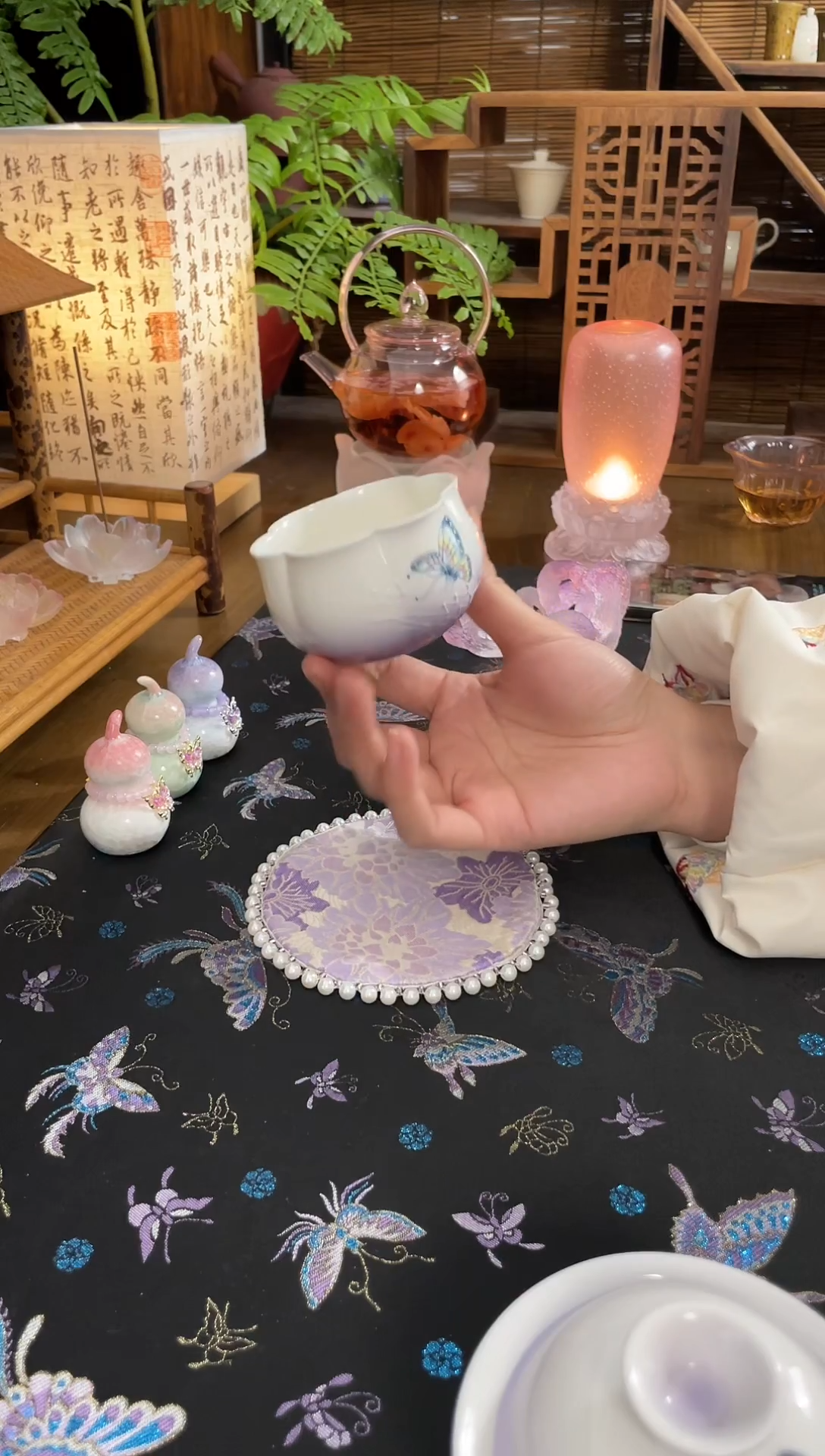 紫色 渐变手绘蝴蝶梅花杯 