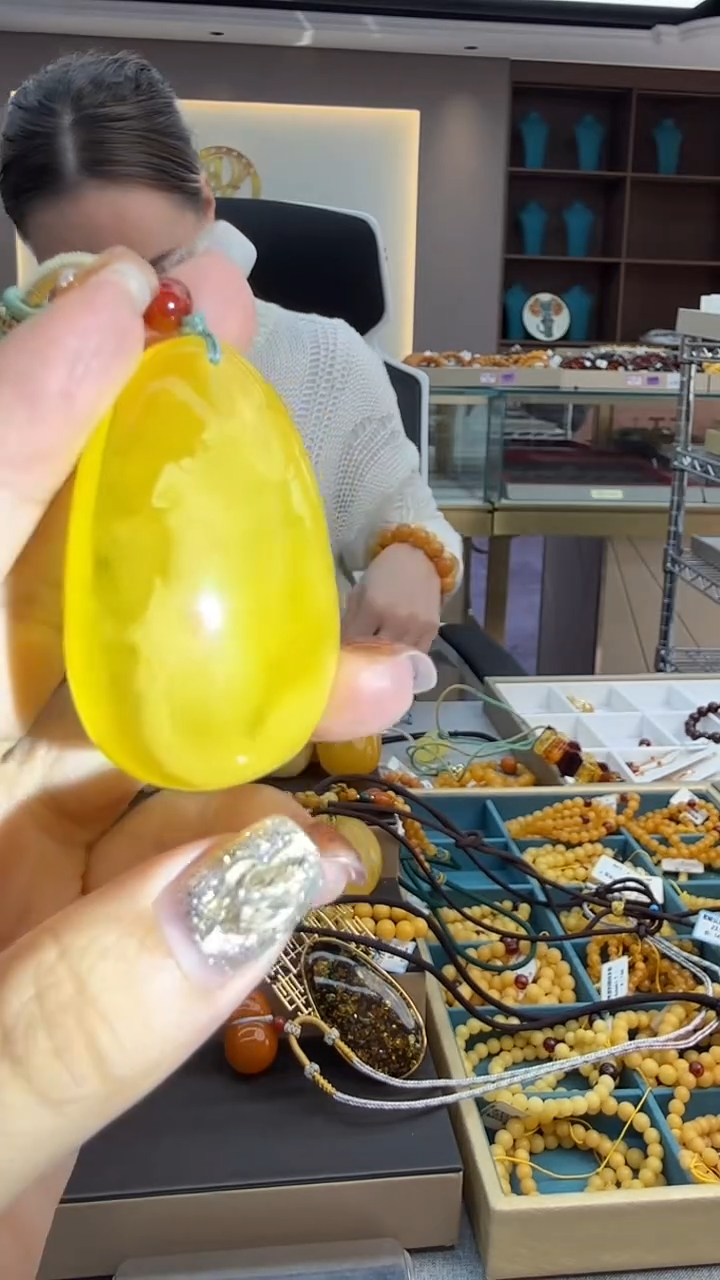 琥珀颈饰未镶嵌197秒拍号 