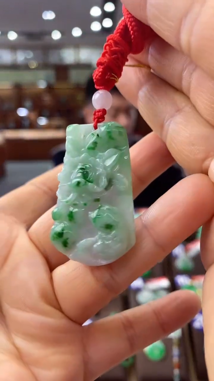 【闪购商品】翡翠颈饰未镶嵌荷叶鱼