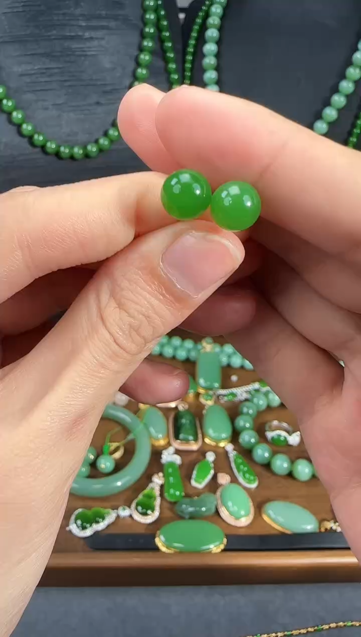 18K金镶嵌和田玉耳饰卡8