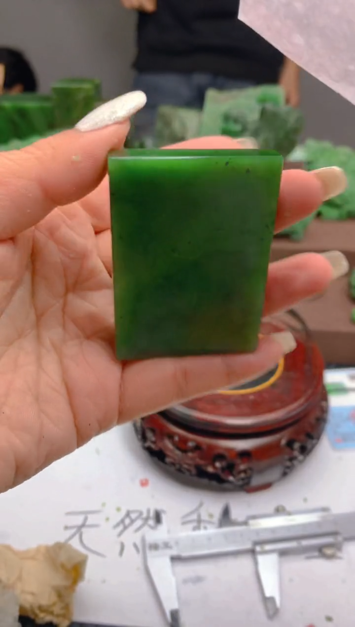 【闪购商品】和田玉（碧玉）吊坠(赠链)未镶嵌随机发货