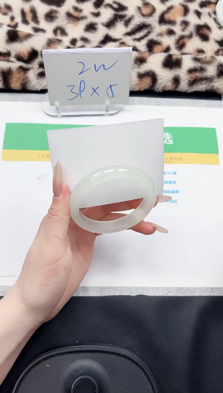 【闪购商品】石英质玉手镯未镶嵌283-60