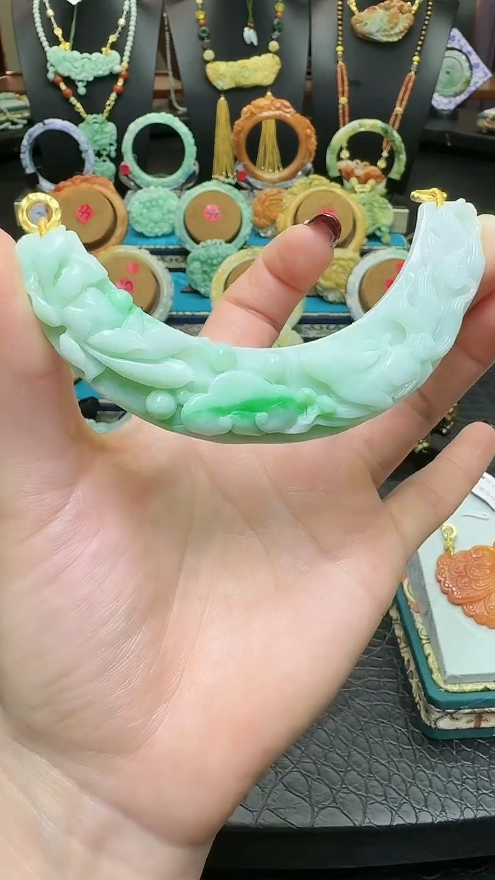 【闪购商品】翡翠颈饰未镶嵌天然翡翠九尾弯弯