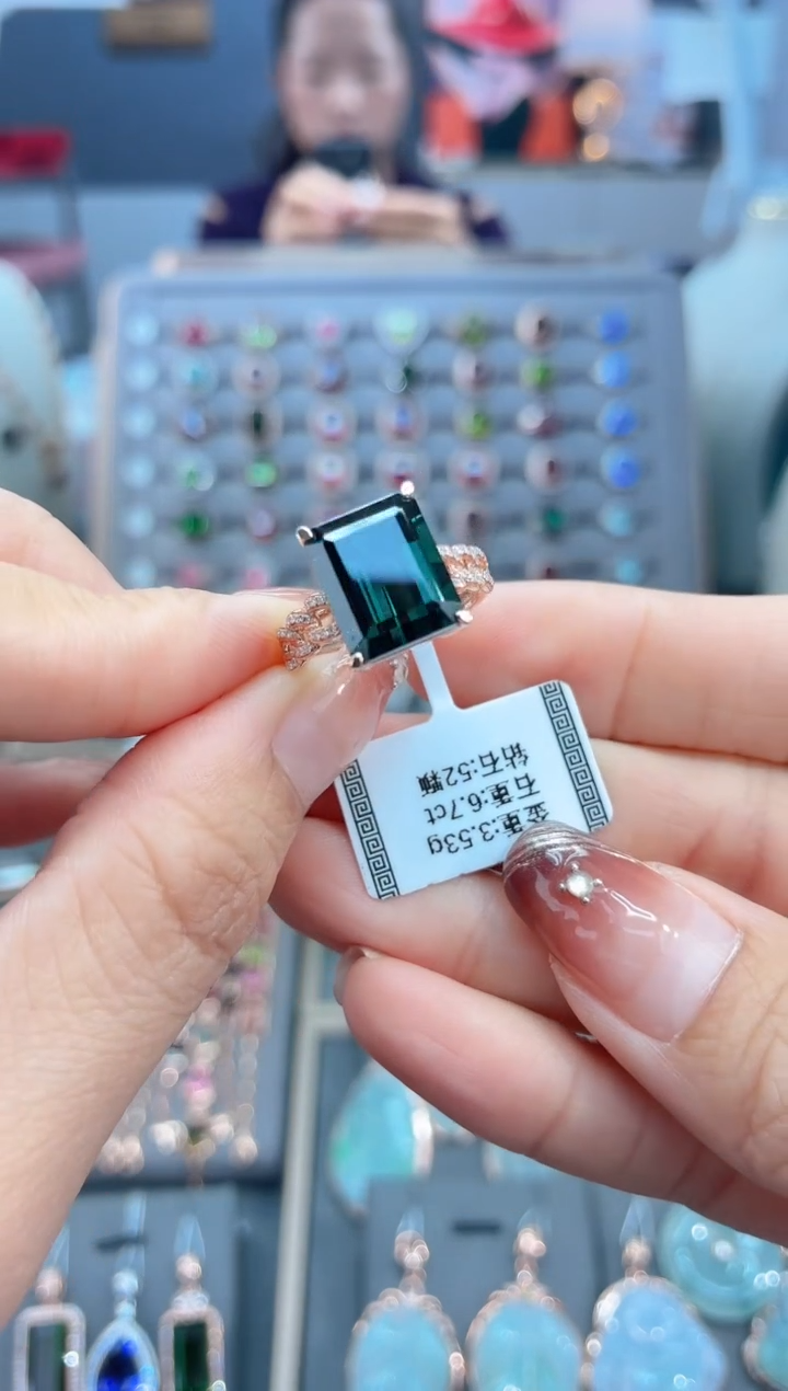 18K金镶嵌戒指碧玺6.7