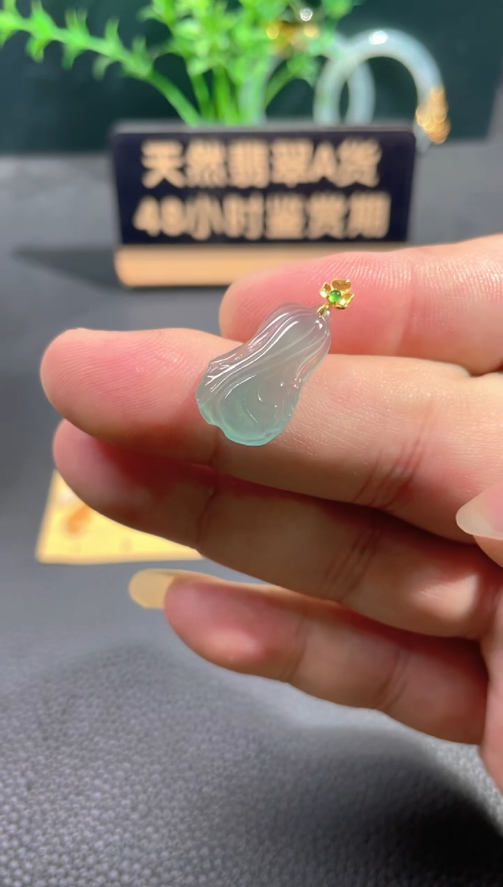 翡翠18K金镶嵌颈饰翡翠