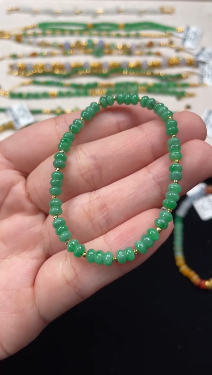 18K金镶嵌手串翡翠一条   P352